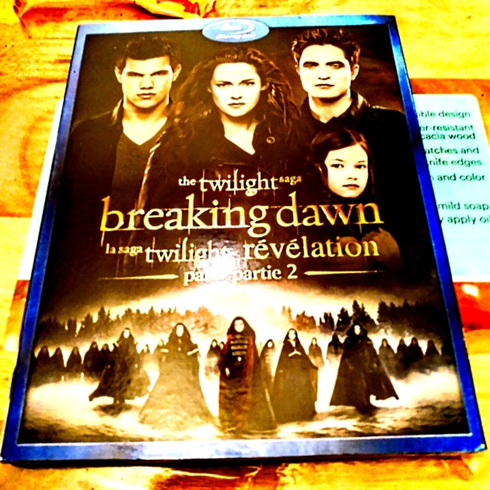 The Twilight Saga Breaking Dawn 2 DVD blu-ray. Plus extra features. New, sealed.